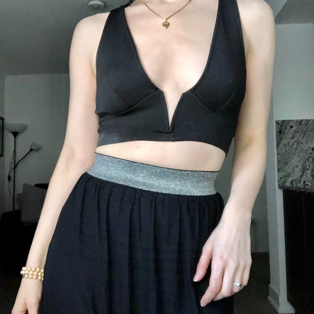 Low cut crop top
